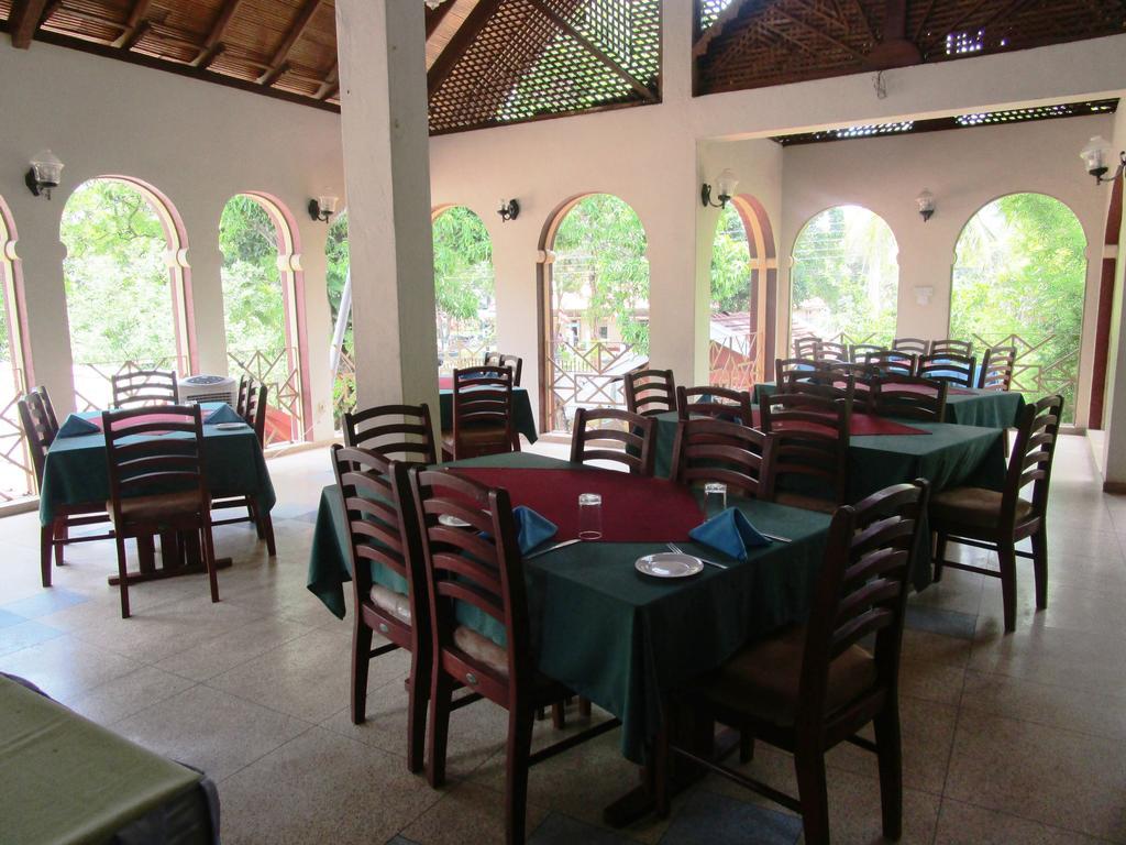 Hotel Shalini Anuradhapura Esterno foto