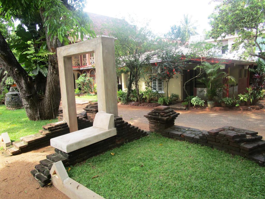 Hotel Shalini Anuradhapura Esterno foto