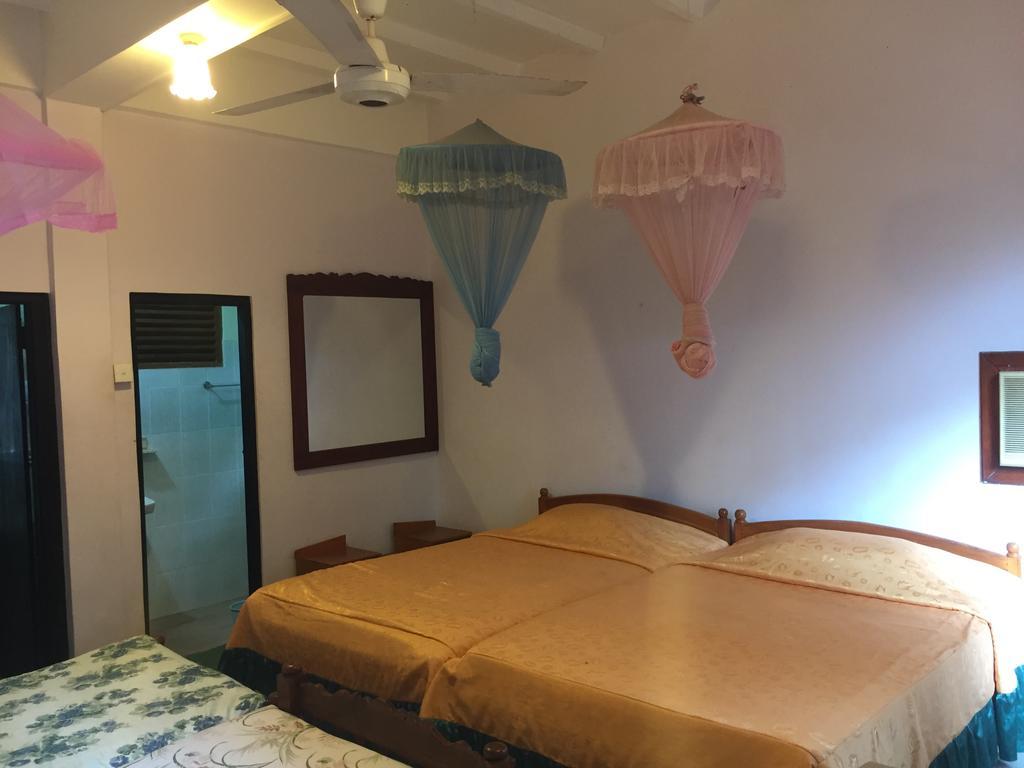Hotel Shalini Anuradhapura Esterno foto