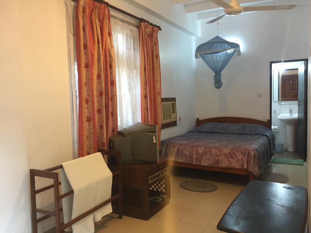 Hotel Shalini Anuradhapura Esterno foto