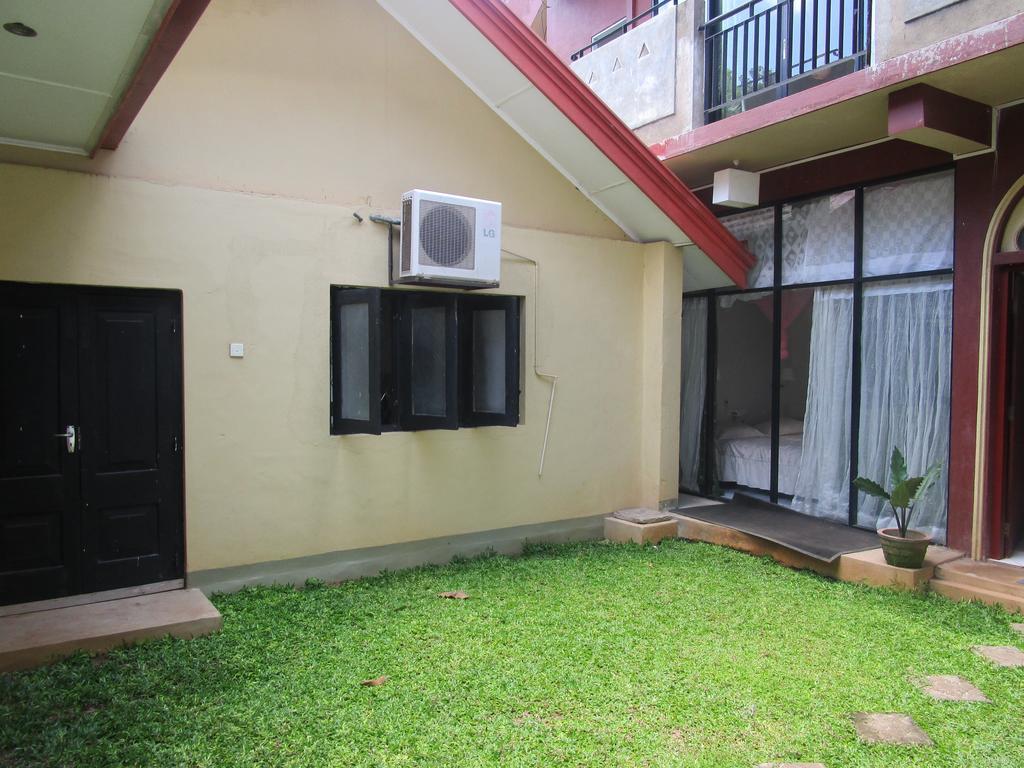 Hotel Shalini Anuradhapura Esterno foto