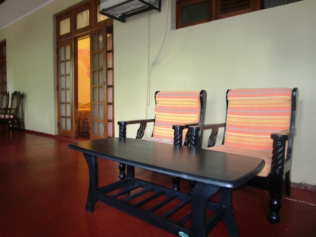 Hotel Shalini Anuradhapura Esterno foto