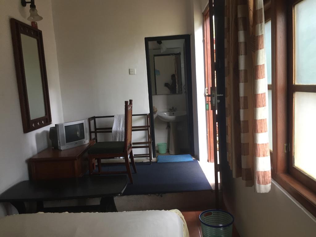 Hotel Shalini Anuradhapura Esterno foto