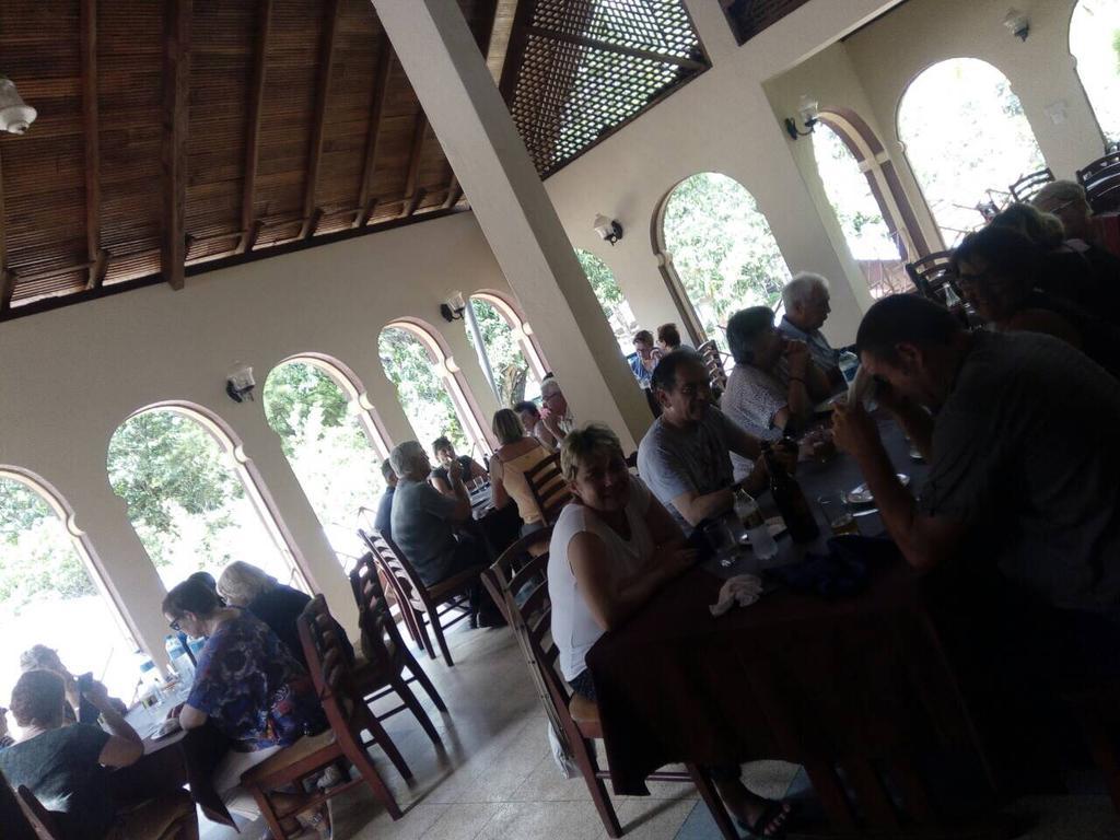 Hotel Shalini Anuradhapura Esterno foto