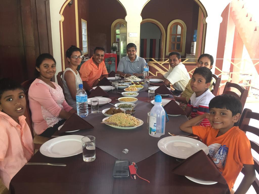 Hotel Shalini Anuradhapura Esterno foto